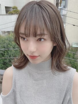 パティオン(PATIONN) 薄め前髪に飽きた方へフルバング鎖骨くびれミディアム