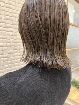 オリーブスバイネオリーブ(Olive's by neolive) イメチェン_ホワイトブロンド_外ハネボブ_美髪_ワイドバング