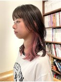 レイヤーカット×インナーカラーピンクヘア