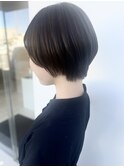 可愛い　ショートボブ　オリーブカラー