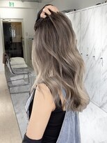 ヨロ 上野(YOLO)&nbsp;ハイライトカラーミルクティーベージュレイヤーカット