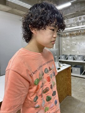 イン(in.) メンズパーマ／ウルフマッシュパーマ