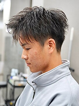 スラッシュ(SLASH) フェザーショート/刈り上げショート/アップバング/フェード/姫路