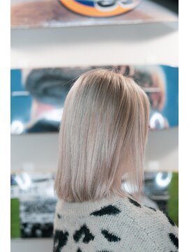 ホワイトベージュ　ボブ