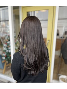 オリーブベージュカラー