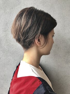 ヘアサロンM 新宿 ふんわり刈り上げショート