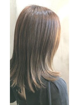 ソイルバイロミー(soil by ROMMY) 上品な外ハネミディアムスタイル/横浜髪質改善