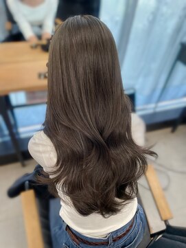 アリュウル 表参道 青山(Allure) 赤み消し！明るめオリーブグレージュ×レイヤーカット