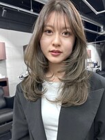 ピア ヤクイン(Pia Yakuin)&nbsp;レイヤーカット　くびれヘア　オリーブグレージュ　ロングヘア