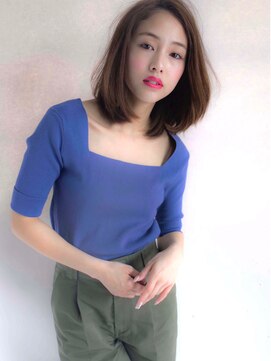 ラヴィ(Lavie) ミディアムレイヤーハッシュカットオリーブグレーココアベージュ