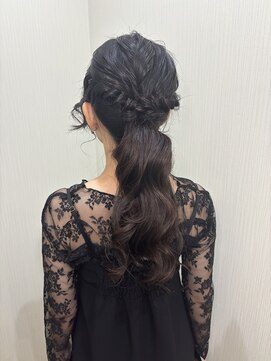 ポニーテールヘアアレンジ