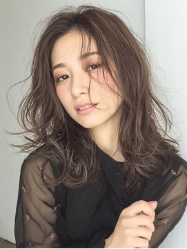 カノイ 銀座中央通り(KANOI) 【顔タイプフェミニン20代】ダークグレージュ抜け感くびれミディ