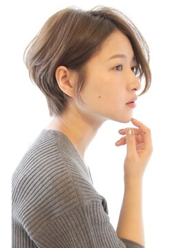 レウナ 外苑前(Reuna) ３０代・４０代に人気シルエットの綺麗なショートスタイル