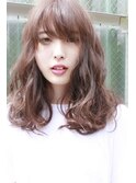 少ないダメージで髪に潤いと透明感を感じるヘアスタイル