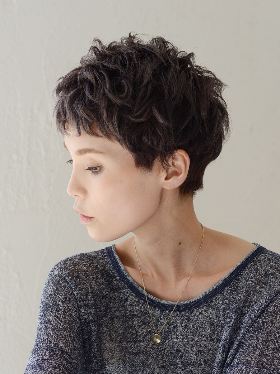 ヘアスタイルイメージ 2025】ナチュラルフェザーセンターパート LIPPS hair 横浜