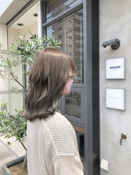 オリガミ トイロ(ORIGAMI TOIRO) オリーブベージュ×外ハネミディアム