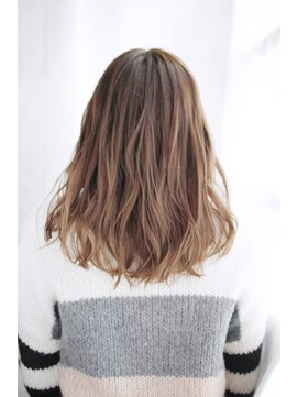 シュシュット(chouchoute) 斜めバングデザインカラーシルキーベージュグレージュカラー/045