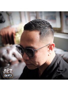 エーピーティートアウエスト(APT. TOR WEST) crew cut