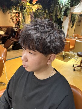 ヌン(nun) ツーブロック×マッシュ×スパイラルパーマ×アッシュグレー