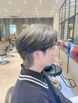 ダブル(W) マッシュショート/センターパート/シルバーカラー