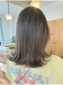 柔らかベージュ×外ハネ