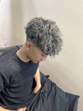 ヘアーサファリ(Hair Safari) ツイストスパイラル＆金メッシュ