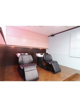 ゆっくりできる快適空間で、のんびりリラックス◎美容室でのひとときを最高にhappyなお時間にいたします！