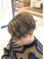 エッジ(EDGE)&nbsp;メンズ大分ハイトーンブリーチカラーメッシュパーマスタイル