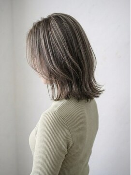 ニコリヘアワークス(nicori hair works) ミディアム×シフォンベージュ× レイヤー2