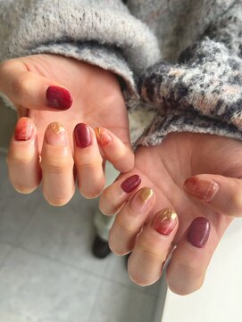 ラシェンテ 旧居留地(La Sente) ボルドーとゴールドの上品ネイル
