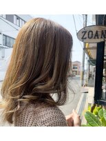 ゾアン(Zoan) エアリーな束感・ハイトーンカラー大人かわいいゆるふわスタイル