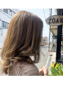 エアリーな束感・ハイトーンカラー大人かわいいゆるふわスタイル