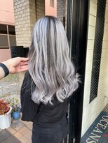 ハグ 横浜(HUG)&nbsp;ホワイトシルバー　バレイヤージュ