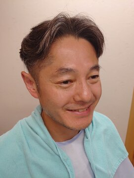 ヘアーカットデザインサロン スマッシュ 田町店(Hair cut design salon Smash) センターパート ト ツーブロック バーバーグレイヘアーフェード