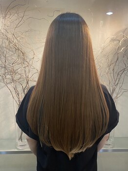 ククラ ヘアーデザイン バイ モーレ クオン(CuCuLa Hair design by molle × xuon)の写真/『伸ばす』ではなく『蒸す』という新発想！髪に負荷をかけすぎることなく、驚きの質感ストレートを実現