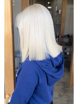 イロ バイ ミロク(ILO by miloc) ホワイトカラー