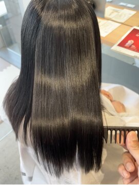 ルーム プロデュースドバイ アミカ(Room produced by Amica) 【髪にドラマを。】髪質改善縮毛矯正