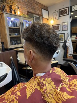 アーリータイムズ(EARLYTIMES) バックツイストパーマ、フェードスタイル