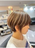 ハイライトで立体感のあるショート