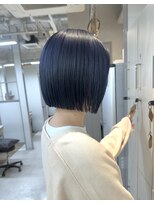 シェノン(Chainon.)&nbsp;ボブヘア　ネイビーブルー　ブリーチカラー　博多