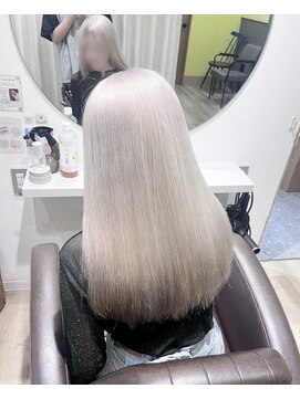 アン(Hair make un) ホワイトカラー