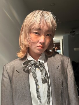 フォークロア 本店(Folk Lore) クラシカルなブロンドレイヤーカット