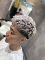メグロバーバーショップロッポンギ 目黒六(MEGURO BARBER SHOP 6PPONGI) シルバーメッシュ/フェードカット/メンズカラー