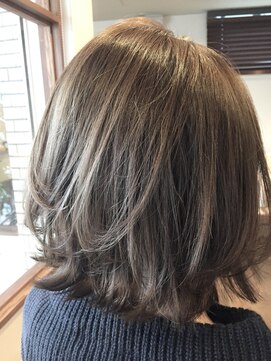 イール(eel) 外ハネブルーアッシュ