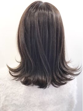 ラフューネ(Raffune) ヌーディーベージュ/外ハネ/ツヤ感