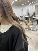 インナカラーイヤリングベージュロングヘア所沢