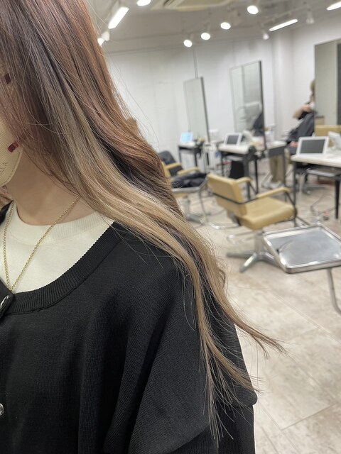 インナカラーイヤリングベージュロングヘア所沢