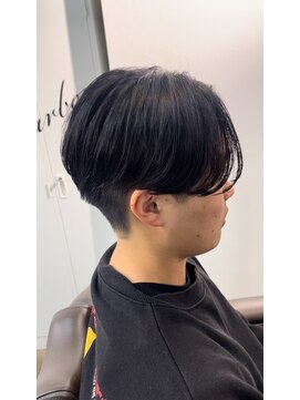 クロムトウキョウ ザ バーバー 新宿本店(CHROM TOKYO the Barber) 前下がりセンターパート