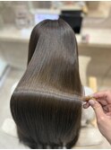 マットブラウンカラーと美髪ヘアエステで艶髪