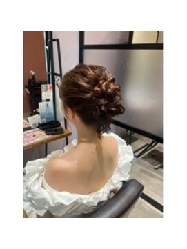 グランミーツ(Grand meets) お呼ばれふわふわシニヨンスタイル♪